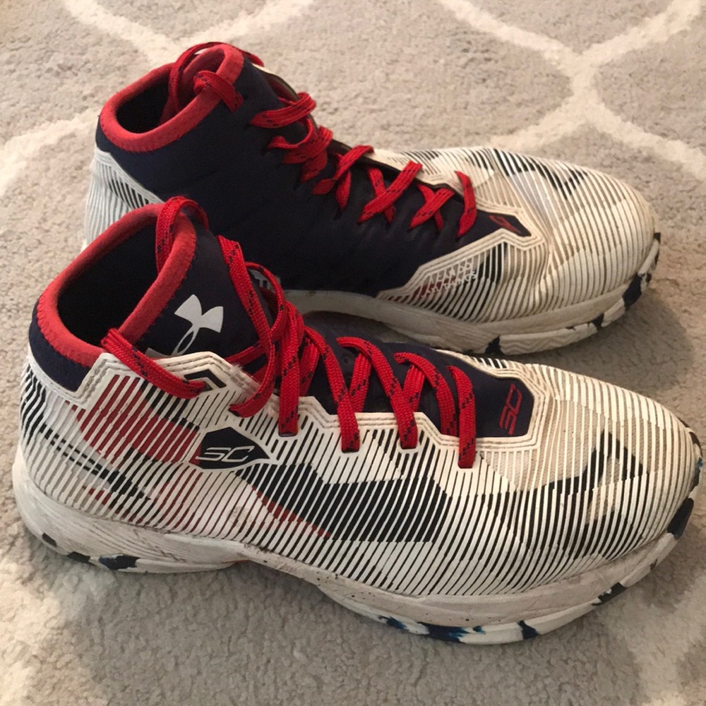 Curry 2.5 boys basketball shoes, size 6Y